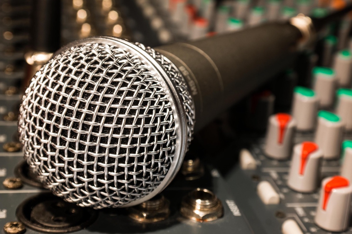 Professionelles Streaming-Mikrofon und Headset