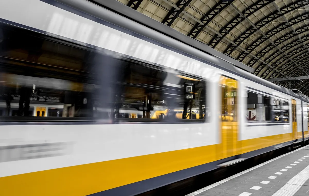 train, speed, in transit, platform, train station, passenger train, railway, railroad, railway station, railroad station, railway system, transportation, commut