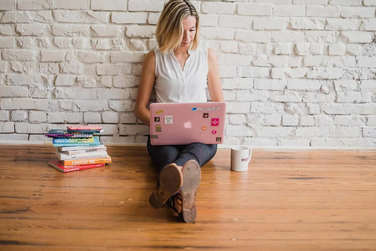influencer, writing, girl, woman, typing, on computer, content marketing, typing on floor, written, words, handwriting, brown computer, brown laptop, brown mark