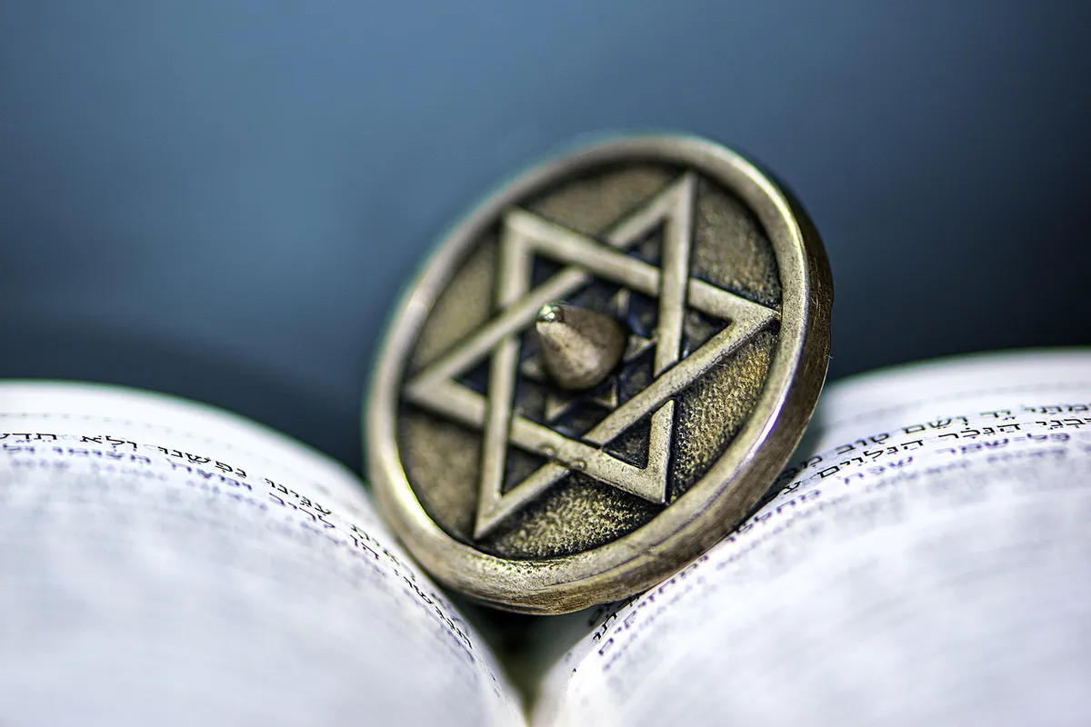 jew, star of david, judaism, holocaust, hebrew, jerusalem, memory, emblem, torah, dreidel, jewish, chanukah, tradition, holiday, חנוכה, spiritual, religion, han